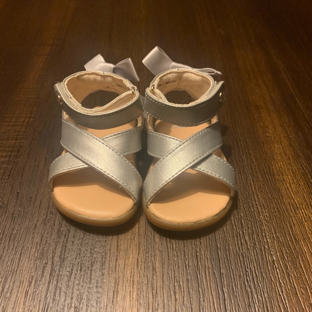 UGG Baby Sandals 2/3 M